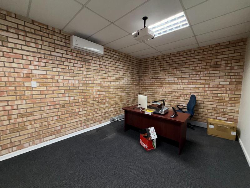 To Let Commercial Property for Rent in Newton Park Eastern Cape